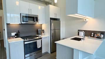 Fridge, microwave, oven, stovetop