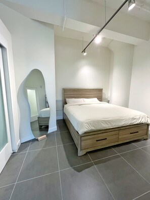 1 bedroom, iron/ironing board, travel cot, free WiFi