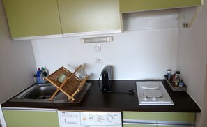 Fridge, microwave, oven, coffee/tea maker