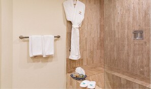 Dusche, Whirlpool, Haartrockner, Handtücher