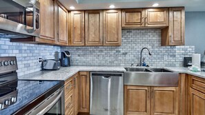 Refrigerador, microondas, horno y lavavajillas