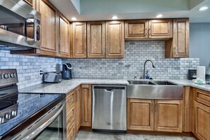 Refrigerador, microondas, horno y lavavajillas 