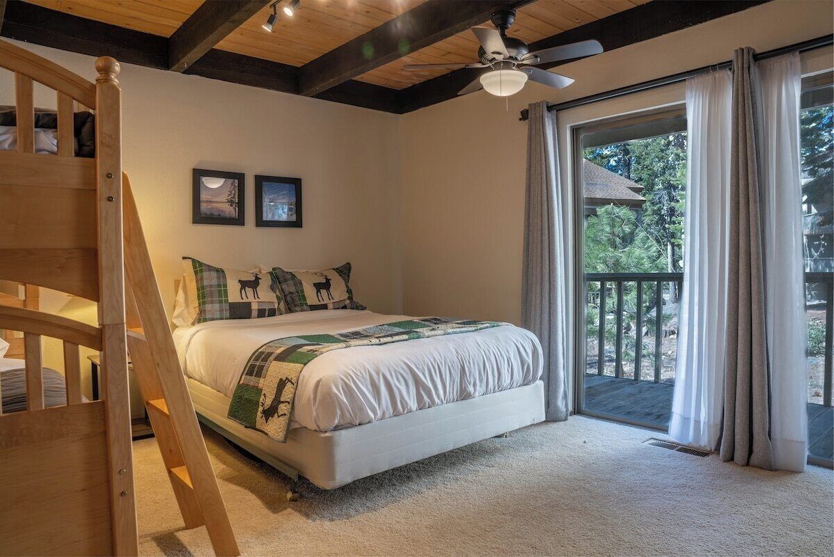 4 bedrooms, iron/ironing board