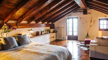 3 chambres, bureau, fer et planche Ă repasser, lit parapluie