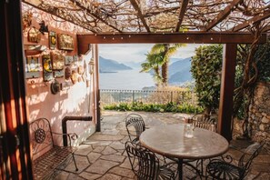 Outdoor dining - Carosa - Luxusberghaus mit Seeblick (Peglio)