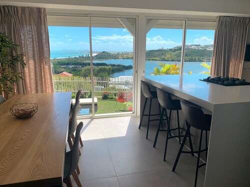 C&S Home; Spacious 4 BDR 2.5 BTHR with Sea View