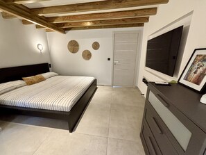 4 多间卧室、办公桌、熨斗/熨衣板、旅行婴儿床