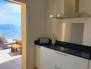Fridge, microwave, oven, stovetop - Villa sur le Port - vue mer Exceptionnelle (Carry-le-Rouet)