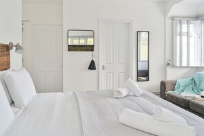 Hypo-allergenic bedding, free WiFi, bed sheets