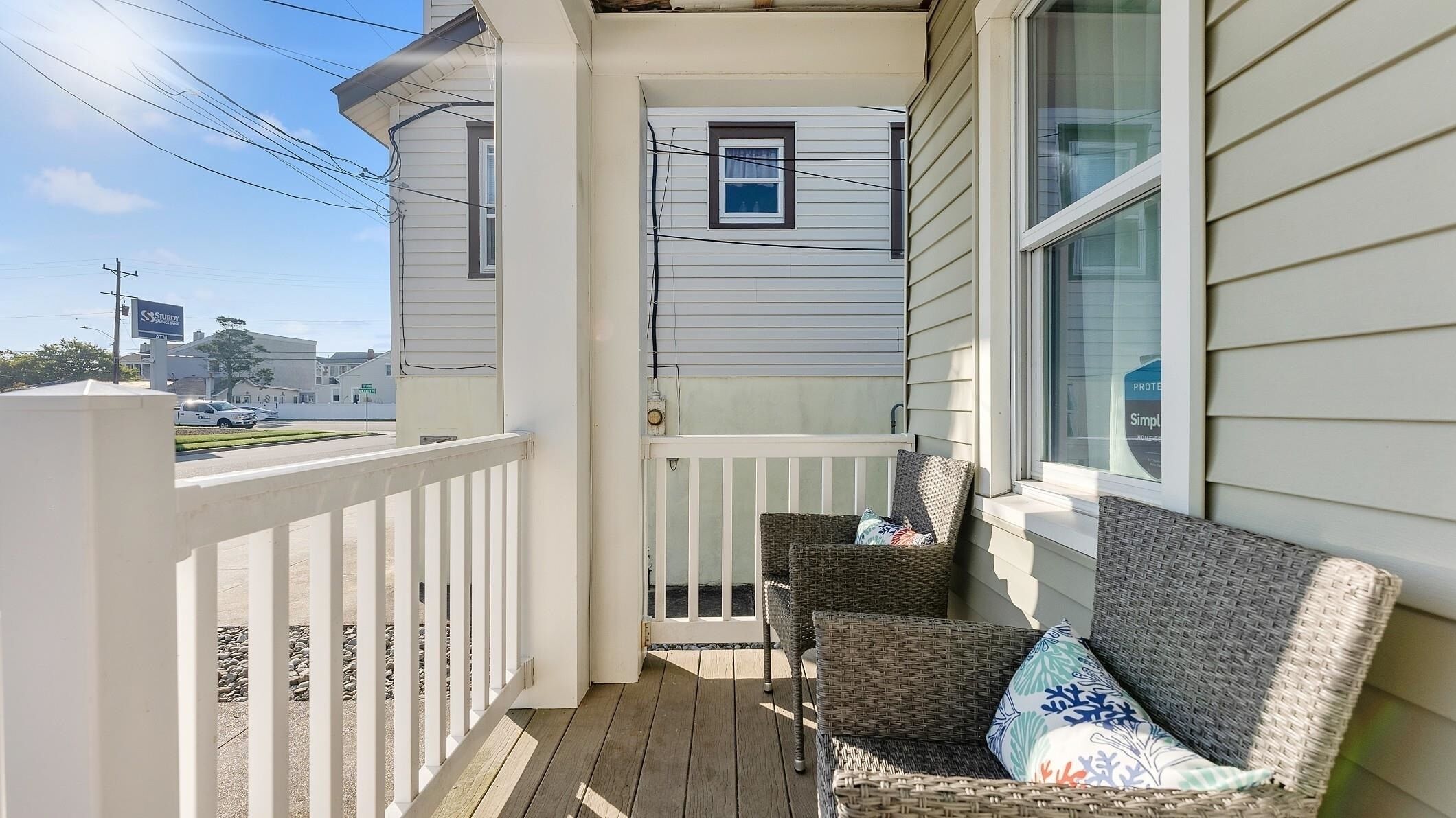 Cozy Beach Bungalow a few Blocks from the Beach☀️