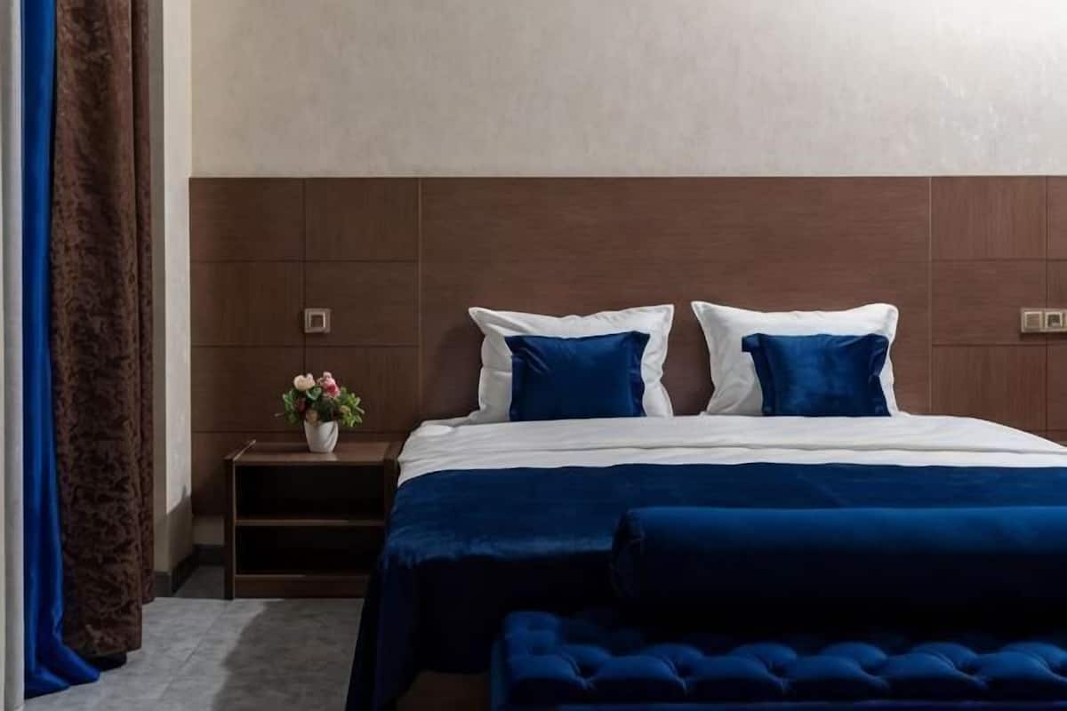 Premium bedding, desk, soundproofing, iron/ironing board