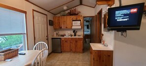 Micro-ondes, plaque de cuisson, lave-vaisselle, cafetière/bouilloire