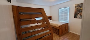 2 bedrooms, WiFi, bed sheets - The Angler at Northside Marina & Resort (chico)