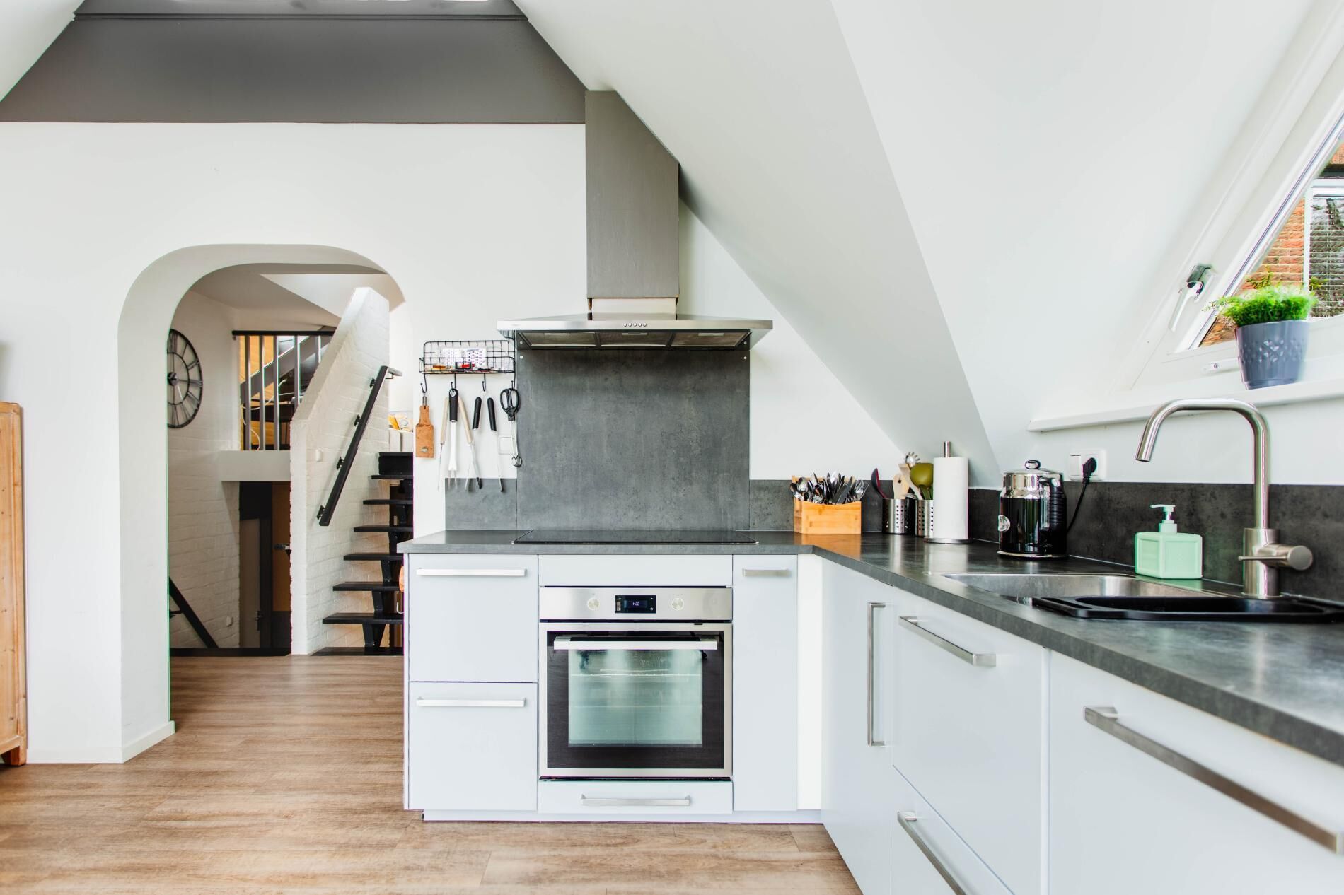 冰箱、微波炉、烤箱、炉灶