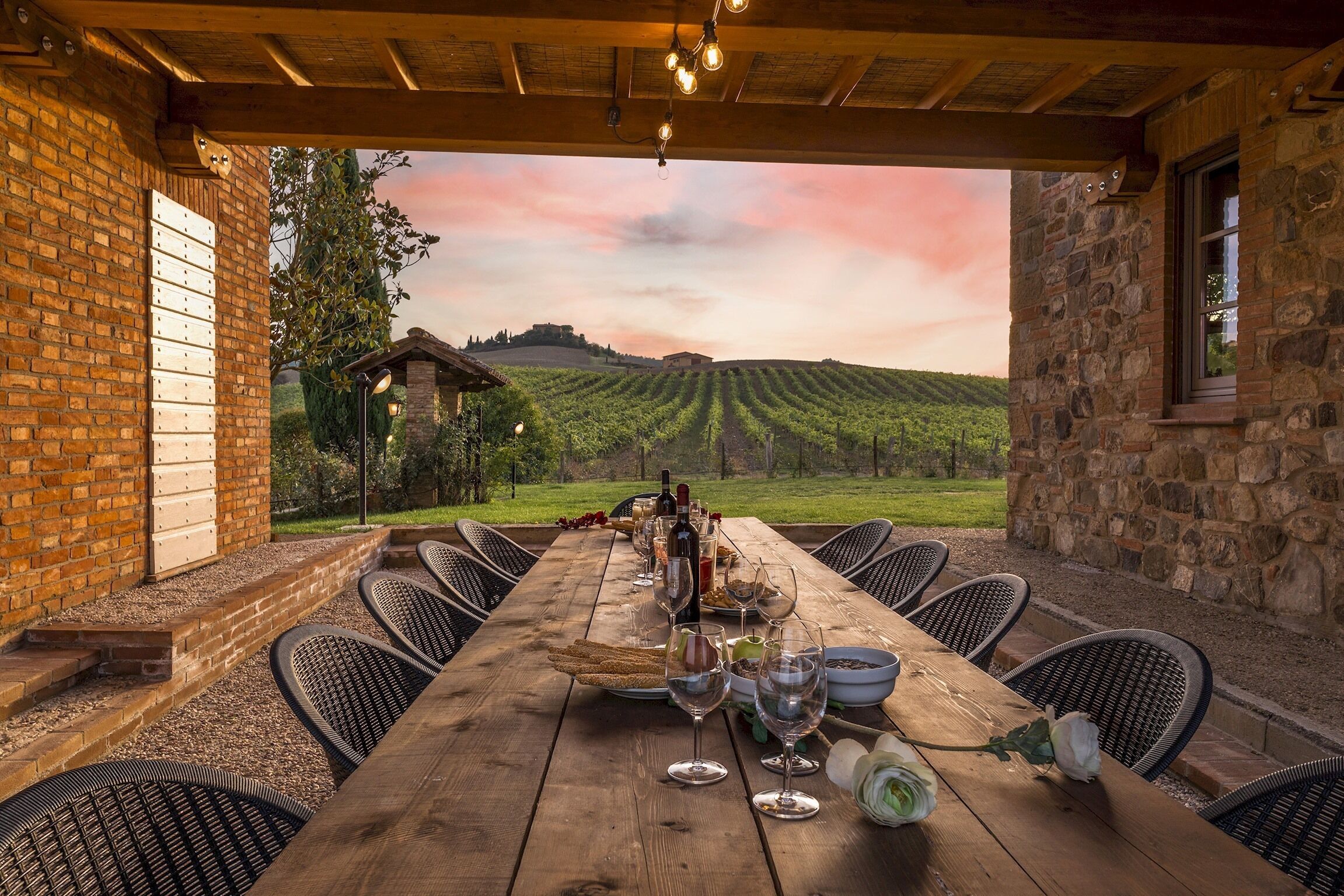 屋外ダイニングエリア