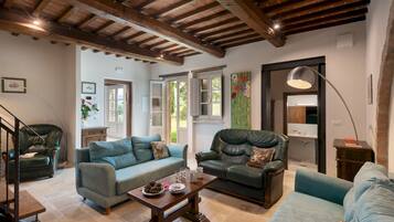 Smart-tv en een open haard