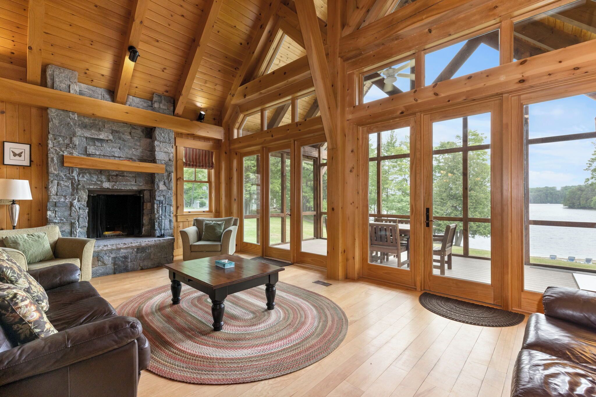 Golden Eagle | 起居區