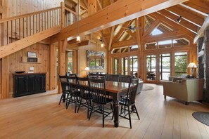 Osprey Cottage | Living area - Port Cunnington Lodge (Lake of Bays)