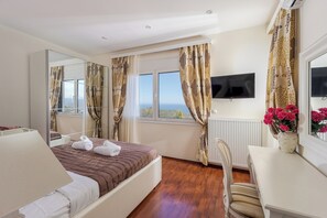 4 slaapkamers, een bureau, een strijkplank/strijkijzer, gratis wifi