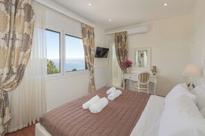 4 bedrooms, desk, iron/ironing board, free WiFi - Vista Mare Villa by Estia (Rodia)