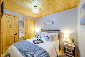 1 bedroom, desk, iron/ironing board, WiFi