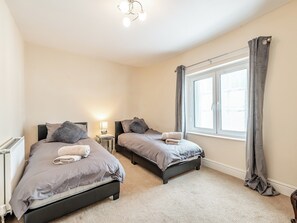 4 bedrooms, free WiFi, bed sheets - 4 bedroom accommodation in Coleford (Coleford)