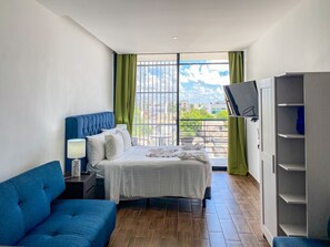 1 habitación, tabla de planchar con plancha, wifi y ropa de cama 