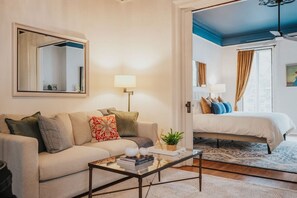 1 dormitorio, escritorio, tabla de planchar con plancha y wifi gratis