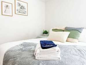 5 dormitorios, tabla de planchar con plancha, cuna de viaje y wifi
