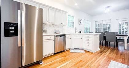 Tranquil Haven: Spacious Retreat for 16+ w/ Games