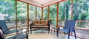 Tranquil Haven: Spacious Retreat for 16+ w/ Games