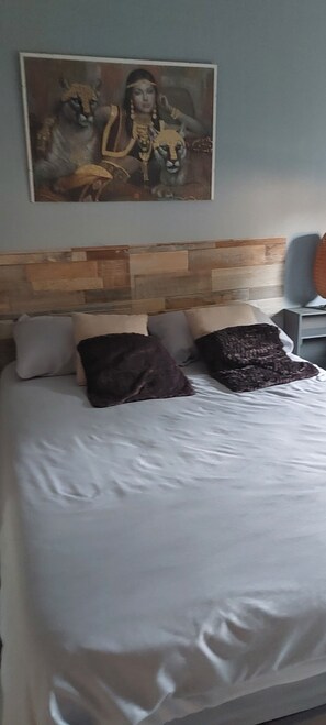 3 chambres, fer et planche à repasser, Wi-Fi gratuit, draps fournis