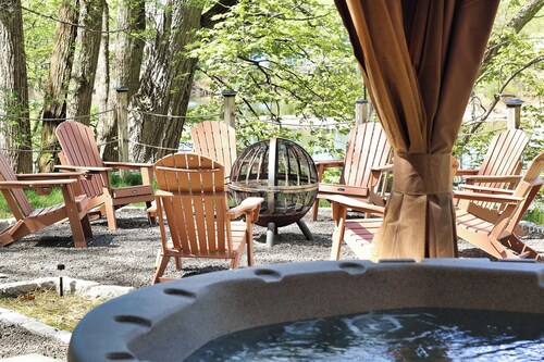 Serenity Creek: Waterfront Retreat w/ Hot Tub & Wood Burning Stove!