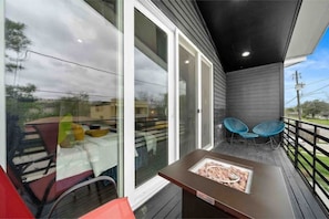 Terrace/patio - The PiinK Flamingo• InstaWorthy Murals• HotTub    (Houston)
