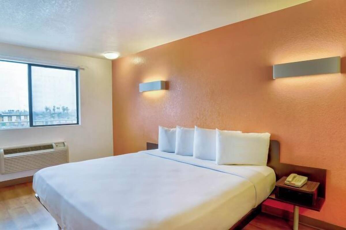 Individuell dekoriert, individuell eingerichtet, Schreibtisch