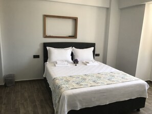 Classic Room | Memory foam beds, free WiFi, bed sheets - Demirtaş Pansiyon (Bozcaada)