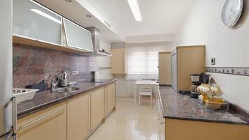 Fridge, microwave, oven, dishwasher