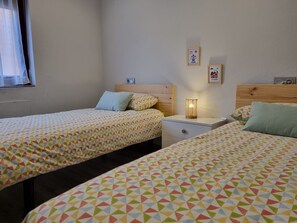 3 chambres, fer et planche à repasser, Wi-Fi gratuit, draps fournis