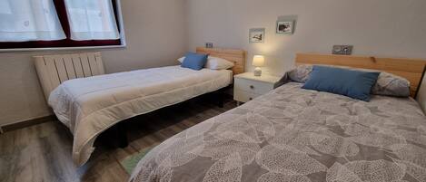 3 sovrum, strykjärn/strykbräda, gratis wi-fi och sängkläder