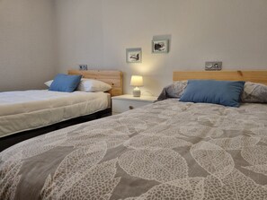 3 chambres, fer et planche à repasser, accès au Wi-Fi (inclus)