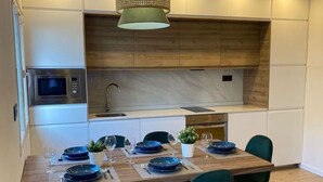 Dining - 176A Modern 3-Bedroom Apartment by R2R Consulting (Gijón)