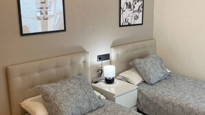 3 bedrooms, free WiFi, bed sheets - 176A Modern 3-Bedroom Apartment by R2R Consulting (Gijón)