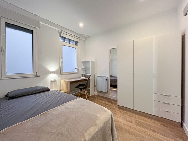 5 bedrooms, free WiFi, bed sheets