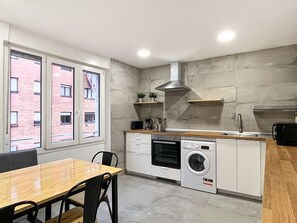 Fridge, microwave, oven, coffee/tea maker