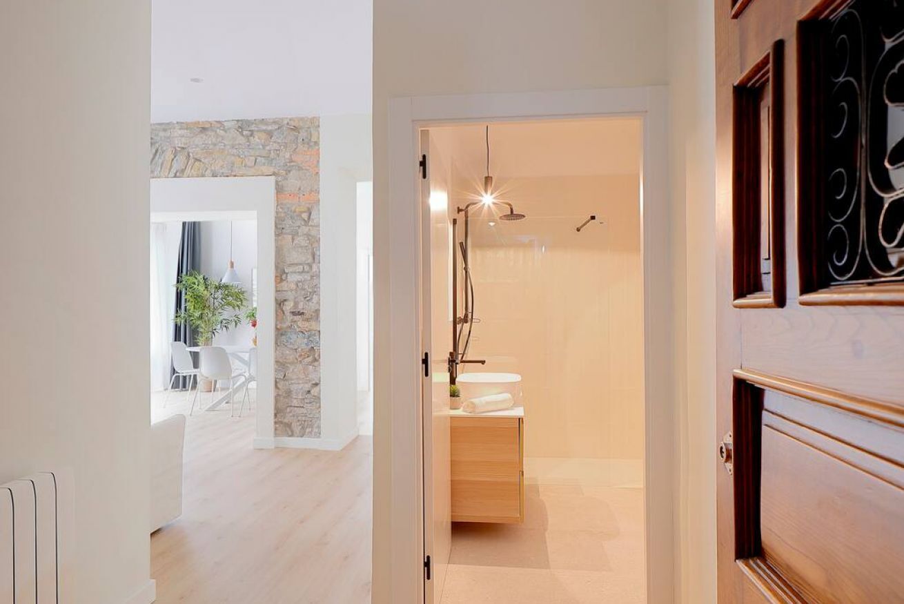 Een douche, handdoeken
