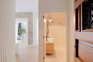 Bathroom - 185A Spectacular Apartment in Puerto by R2R Consulting (Gijón)