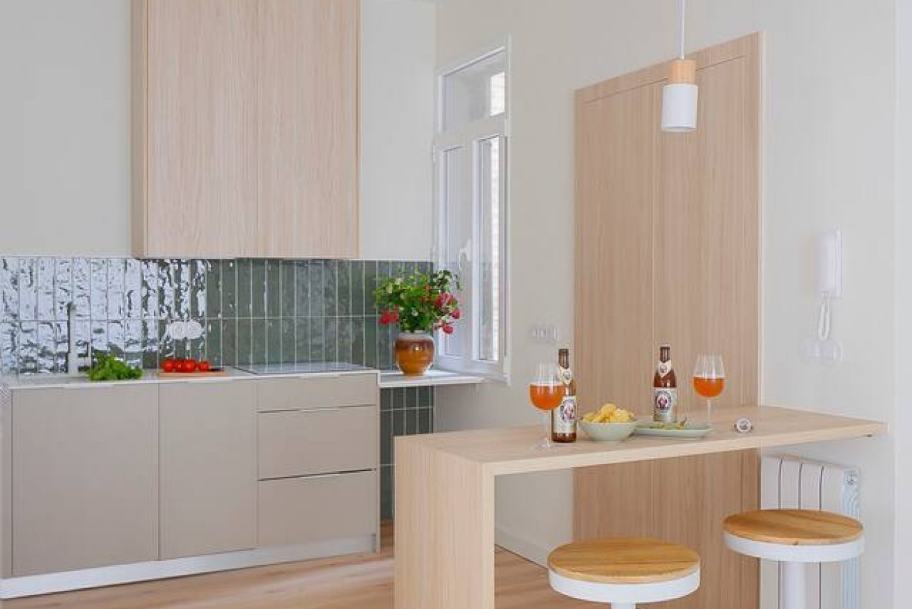 Coffee/tea maker, fridge, microwave, dishwasher