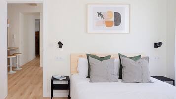 1 slaapkamer, een strijkplank/strijkijzer, gratis wifi, beddengoed