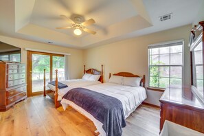 3 bedrooms, desk, travel cot, WiFi