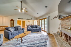 TV, fireplace - Family, Friends & Fishing: Home on Grand Lake (Grove)